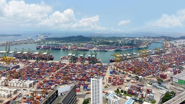 Imagem de containers em porto